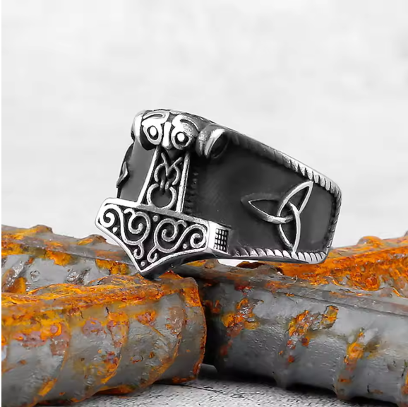 Viking Ring - Mjolnir in Celtic Knot
