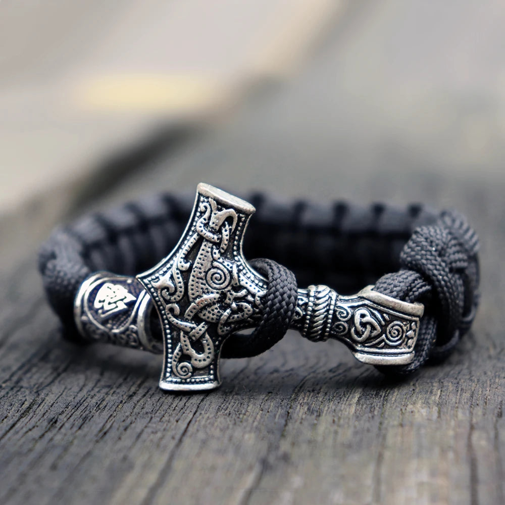 Paracord Bracelet Featuring Mjolnir