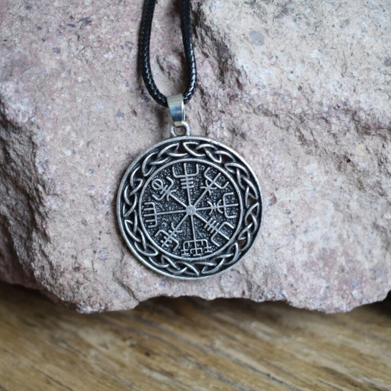 Viking Necklace - Vegvisir Knotted