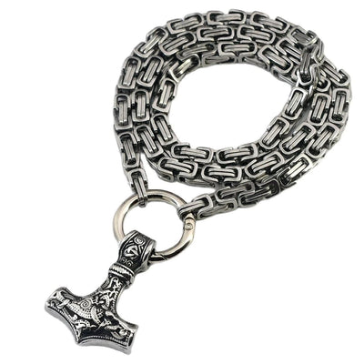 King Chain Featuring A Mjolnir Pendant