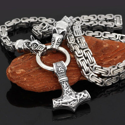 King Chain With Twin Wolves Holding Mjolnir Pendant
