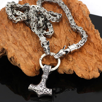King Chain With Twin Wolves Holding Mjolnir Pendant